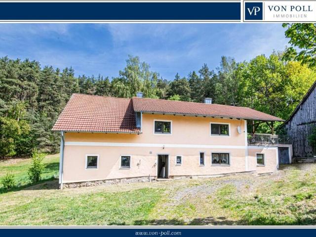 Charmantes Zweifamilienhaus mit großem Grundstück, Waldanteil und viel Potenzial