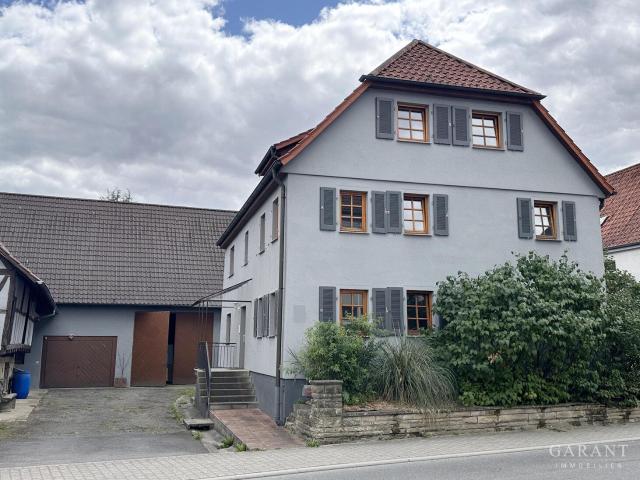 Charmantes Zweifamilienhaus mit großer Scheune und vielfältigen Nutzungsmöglichkeiten
