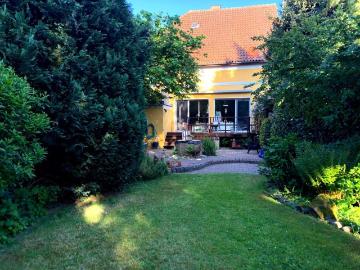 Charmantes ZFH mit schönem Garten im Zentrum von Lage