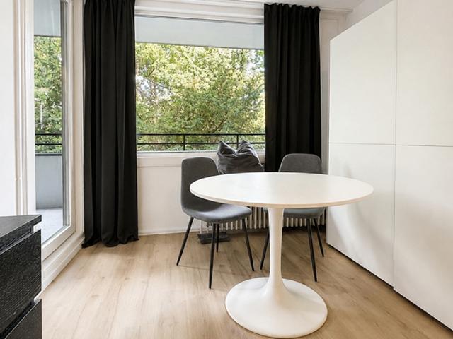 Charmantes Zimmer für Nachmieterin in 2er Damen WG in M Milbertshofen