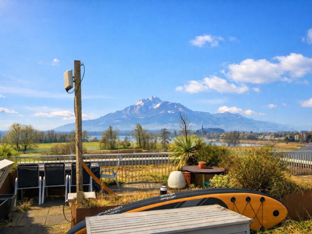 Charmantes 2,5 Zimmer Loft in Zug mit Dachterrasse und Pilatusblick