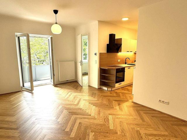 EIN RÜCKZUGSORT MITTEN IN DER STADT RUHELAGE IN EINEN IDYLLISCHEN INNENHOF MIT ALTEM BAUMBESTAND