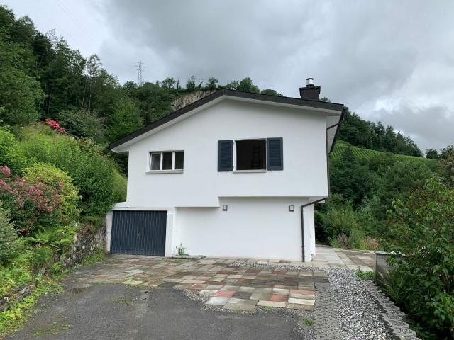 Charmantes 3.5 Zi. Ferienhaus mit Bergsicht & Garten nah am Golfplatz