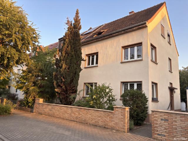 Charmantes 3 Familienhaus mit Potenzial in begehrter Lage von Friesenheim