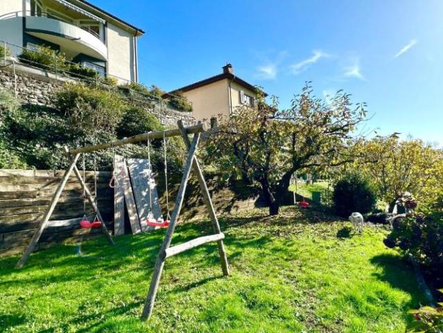 Charmantes 4.5 Zimmer Einfamilienhaus mit Bauland