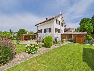 Charmantes 4.5 Zimmer Einfamilienhaus mit grossem Garten in Lyss