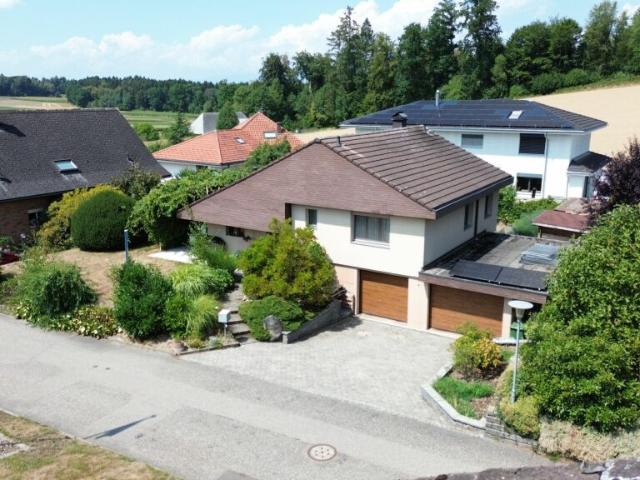 Charmantes 4.5 Zimmer Einfamilienhaus mit liebevoll gestaltetem Garten