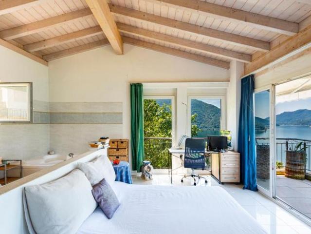 Charmantes 4.5 Zimmer Einfamilienhaus mit Seeblick und Ausbaupotenzial in Bissone