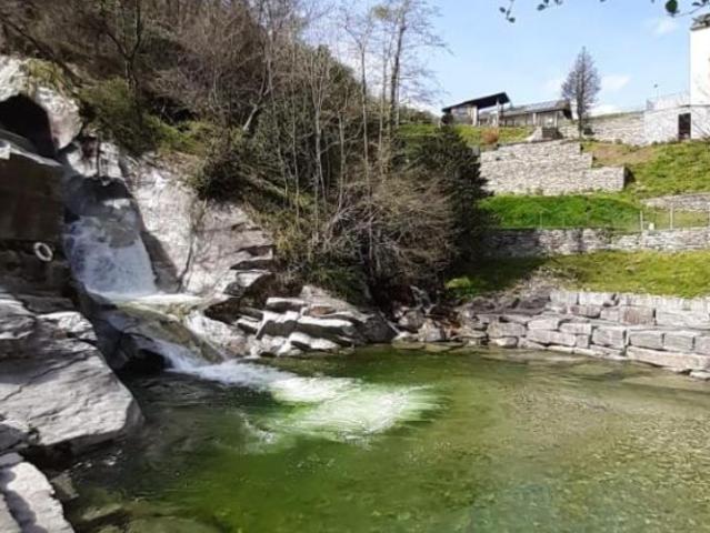 Charmantes 4,5 Zimmer Einfamilienhaus in Renovation in Riviera Iragna Casa indipendente di 4,5 ristrutturazione da completare per conto proprio in Riviera Iragna