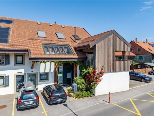 Charmantes 4,5 Zimmer Penthouse Apartment in einer renovierten Bauernhof Villa
