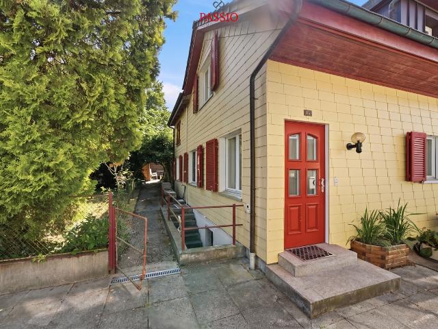 Charmantes 4 Zimmer Doppeleinfamilienhaus mit Garten und Potenzial