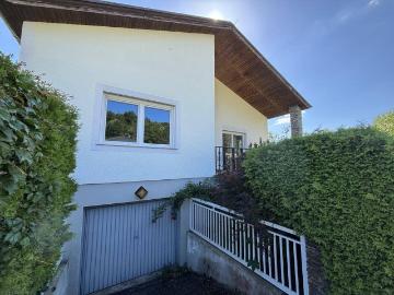 Charmantes 4 Zimmer Einfamilienhaus mit Garten, Balkon & Garagen
