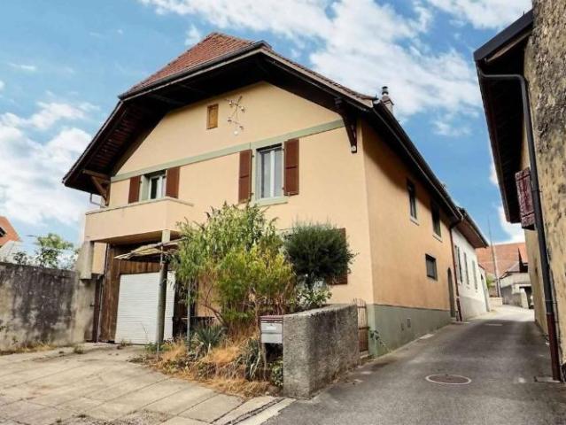 Charmantes 4½ Zimmer Reihenhaus mit grossem Dachboden, Garagen und Parkplätzen