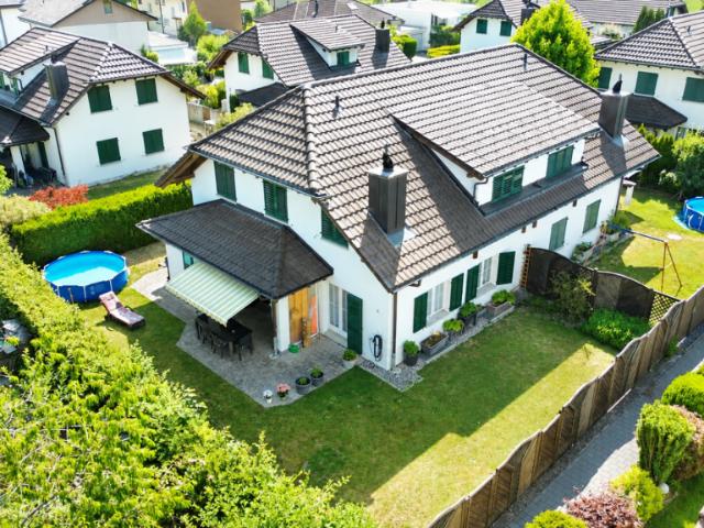 Charmantes 5.5 Zimmer Doppeleinfamilienhaus mit traumhaftem Garten & 3 Tiefgaragenparkplätzen in Wohlen AG