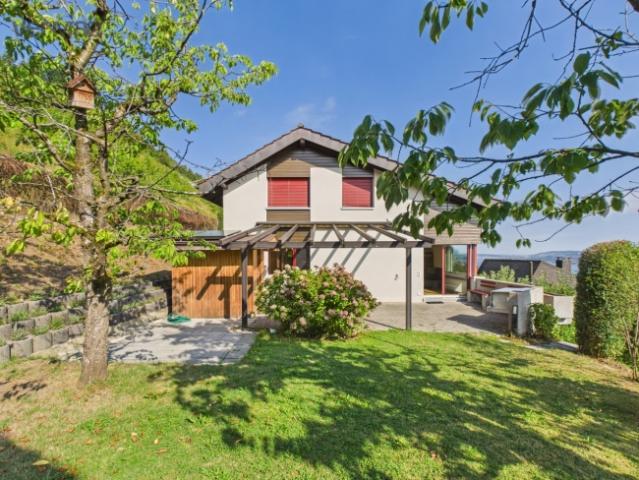 Charmantes 5.5 Zimmer Haus mit Seesicht und Garten in Horgen