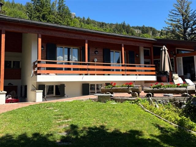Charmantes 6.5 Zimmer Chalet mit Panoramablick – Bluche