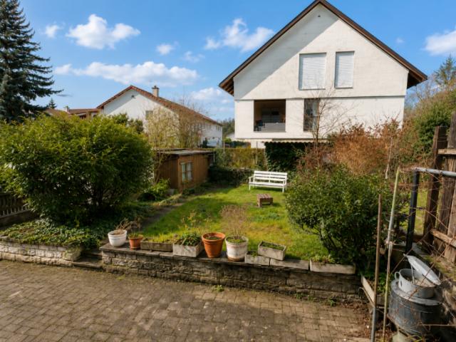 Charmantes 6 Zimmer Einfamilienhaus mit Garten & Garagenbox in bester Lage von Muttenz