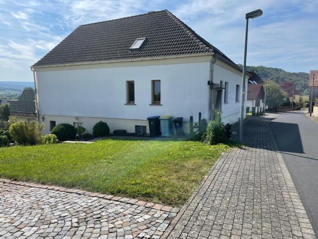 Charmantes 7 Zimmer Einfamilienhaus mit Terrasse und Garten zu vermieten