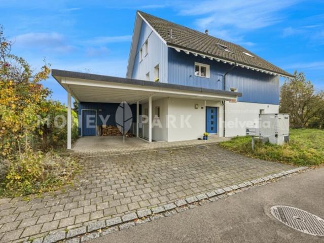 Charmantes 8.5 Zimmer Einfamilienhaus mit viel Platz für Familie und Hobby