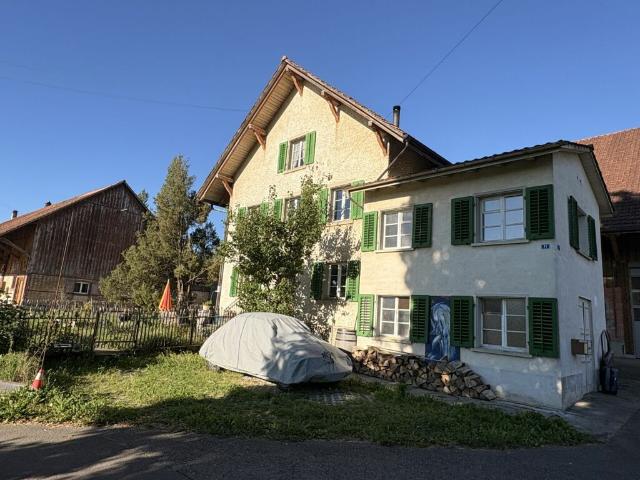 Charmantes 9.5 Zimmer Bauernhaus mit grossem Garten