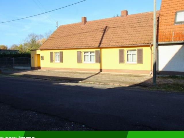 Charmevolles Einfamilienhaus mit Entwicklungspotenzial – Innenhof & Garten