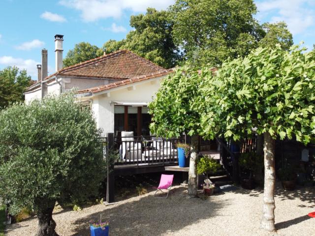 Charme, confort et vue imprenable au coeur de la campagne ch. 160m² Bors de Montmoreau