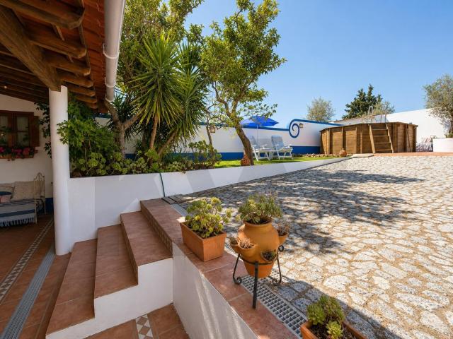 Charme Alentejano: Casa Tradicional com Pátio e Alma Portuguesa