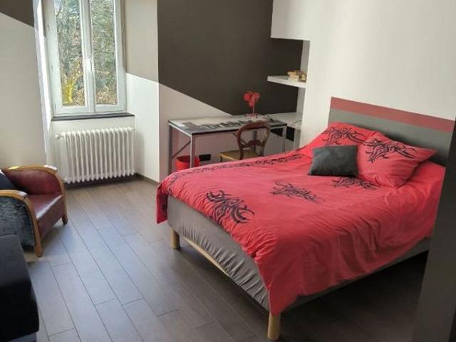 Charme authentique et rénovation contemporaine