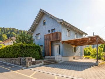 CHARME AUS ZWEI EPOCHEN GEKONNT SANIERTES EINFAMILIENHAUS