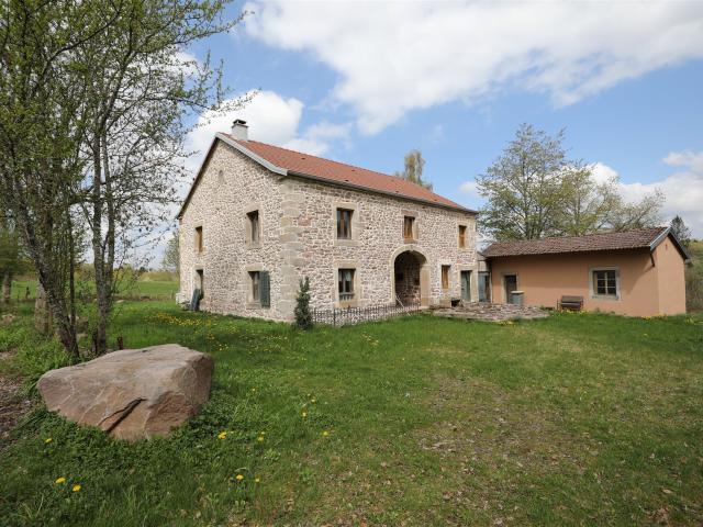 Charme de ferme paysanne au calme dans un cadre naturel avec. 180m² Mélisey