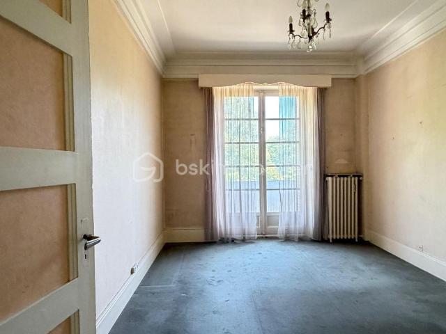 103 m2 à rénover et 11 m2 de chambre indépendante avec vue dégagée, Darcy et à 5 min de la gare