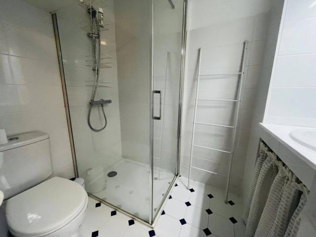 CHARME & EMPLACEMENT IDÉAL – APPARTEMENT MEUBLÉ EN REZ DE CHAUSS
