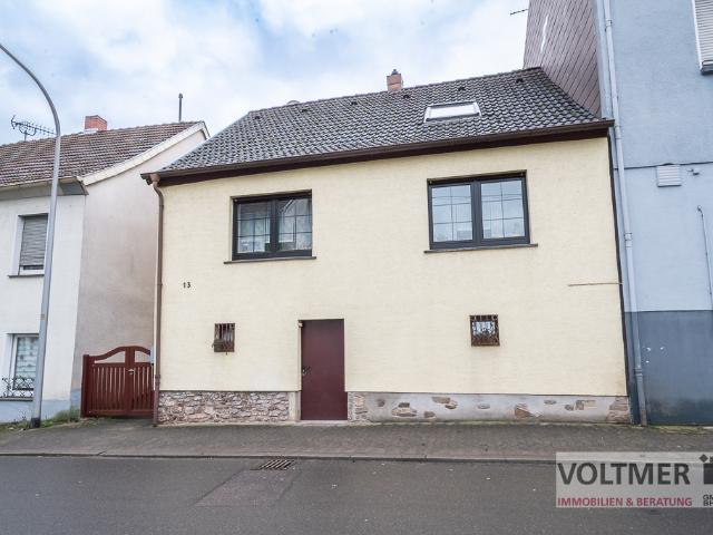 CHARME Einfamilienhaus mit Terrasse und Garten in Saarbrücken Herrensohr!