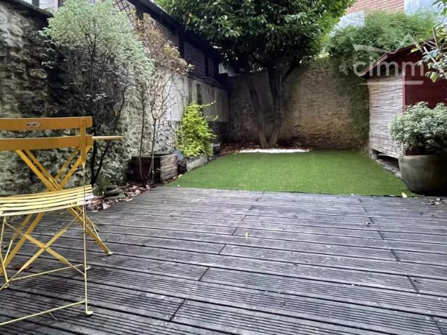 Charme et calme pour ce T2 avec jardin privatif au coeur du quartier Saint Louis