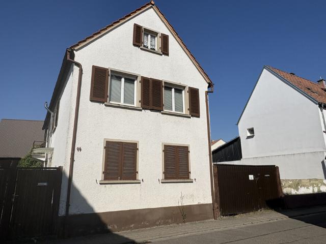 Charme, Hof und Ausbaureserve: sanierungsbedürftiges Wohnhaus in Sondernheim