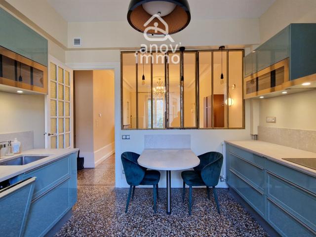 Charme Haussmannien pour ce 3 pièces de 83 m2. 84m² Grenoble