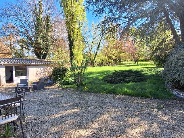 CHARME,MAISON DE CAMPAGNE DE 160M2,4 CHAMBRES DONT UNE DE PLAIN PIED,APPENTIE,DEPENDANCE,TERRAIN ARBORE DE 358