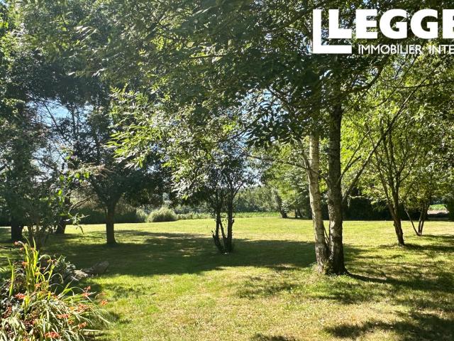 Maison + Gîte, Grange & Terrain – Havre de Paix, d’Intimité & de Potentiel !