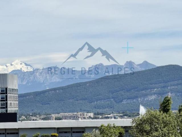 Charment 3 pièces avec échappée du jet d'eau