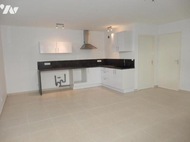 CHARMES SUR RHONE Maison de village T3