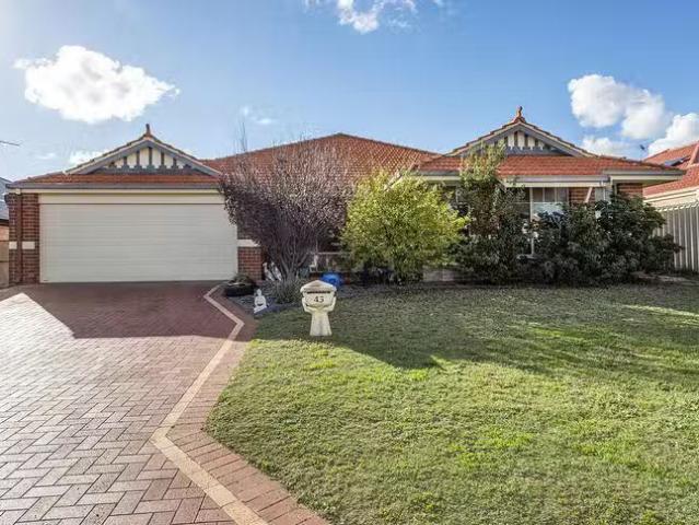 Cozy 43 Amadeus Crescent, Port Kennedy, WA 6172
