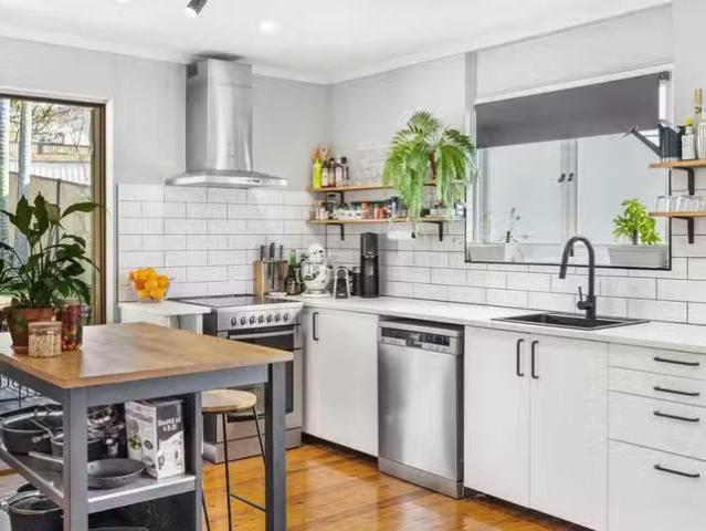 Rental! 43 Anne Street, Southport, QLD 4215