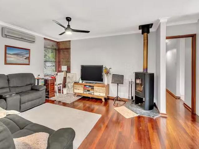 Cozy 43 Heath Road, Kalamunda, WA 6076