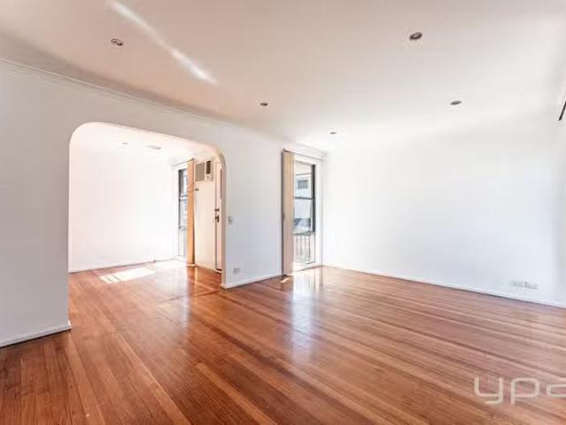 Cheap 43 Lyndhurst Road, Gladstone Park VIC 3043