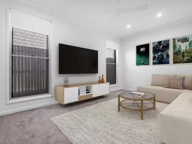 Cozy 43 Peranga Street, Manly, QLD 4179
