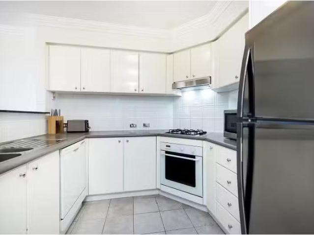Charming 401/8 Wentworth Drive, Liberty Grove Apartment for re.