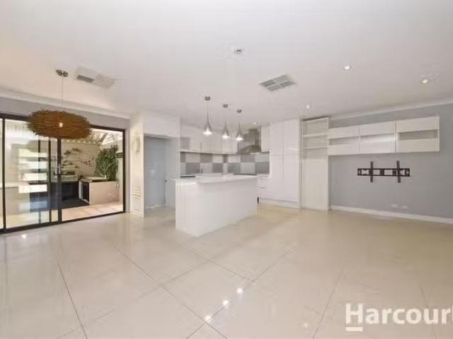 Cozy 40 Tasman Road, BELDON, WA 6027 House for Rent