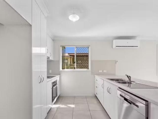 Unique 40 Brisbane Road, Dinmore, QLD 4303
