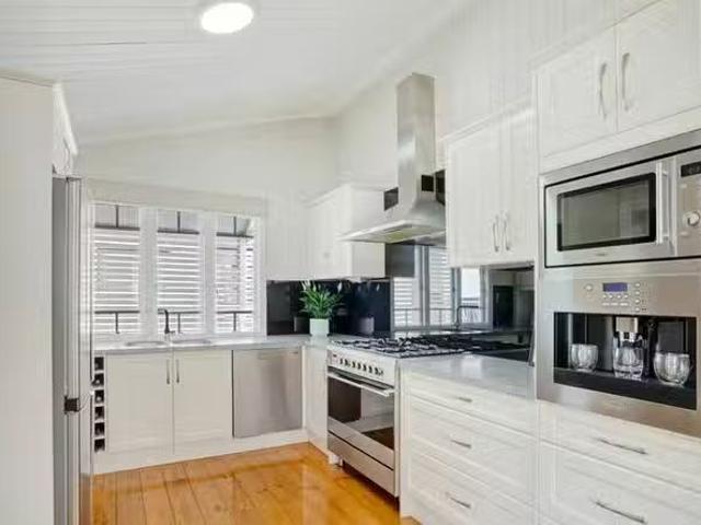 Charming 40 Macaulay Street, Coorparoo, QLD 4151