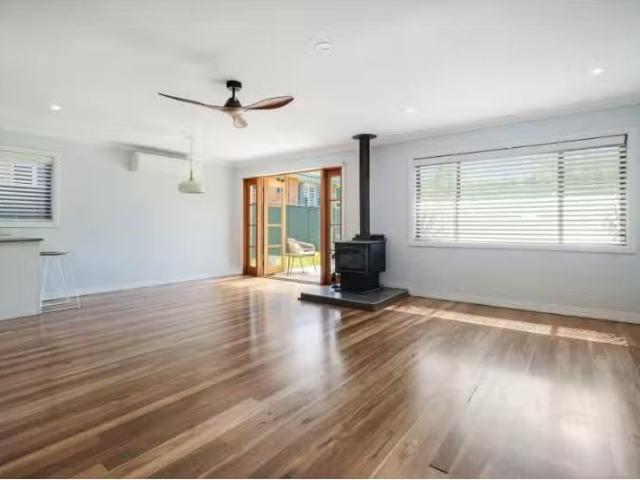 Nice 40 Panorama Parade, Berkeley Vale House for rent Listed.